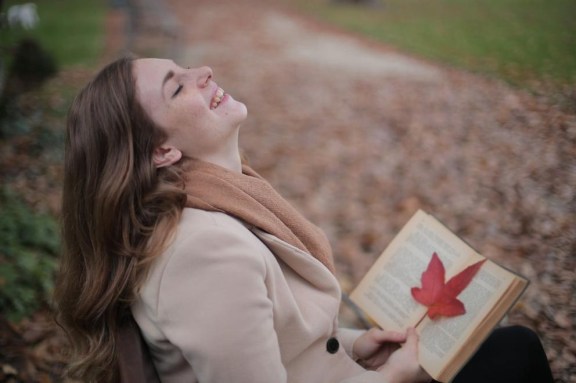 Do people with high IQ read faster?