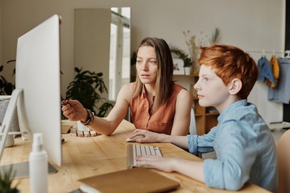 what are the advantages and disadvantages of why a person with dyslexia should move forward